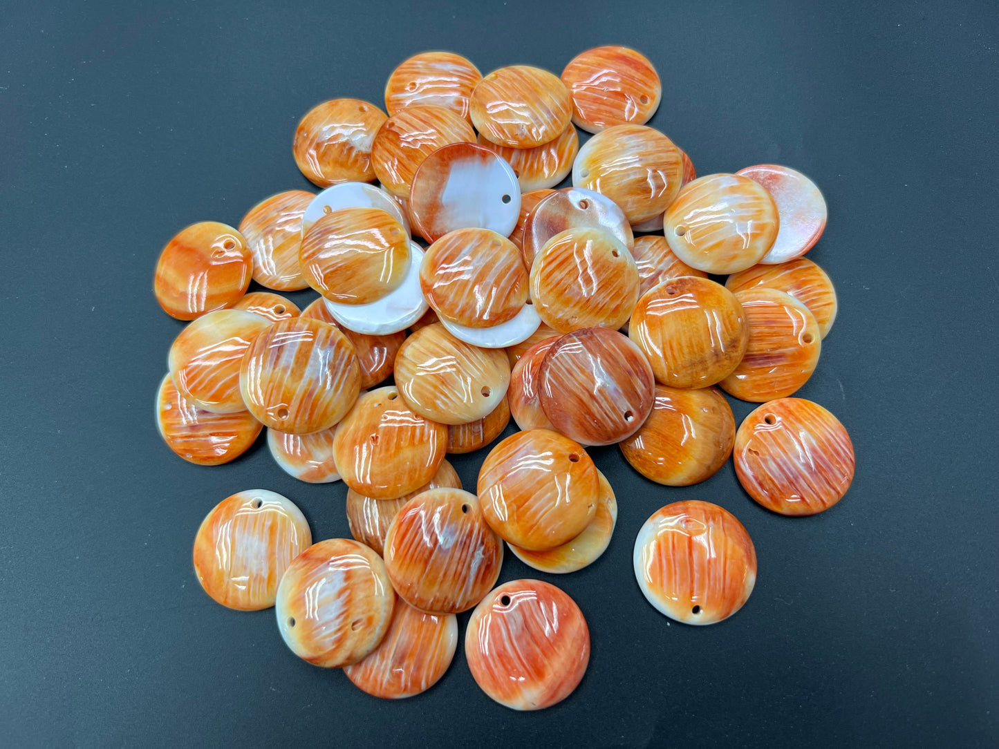 Spiny Oyster Round Pendant 25mm