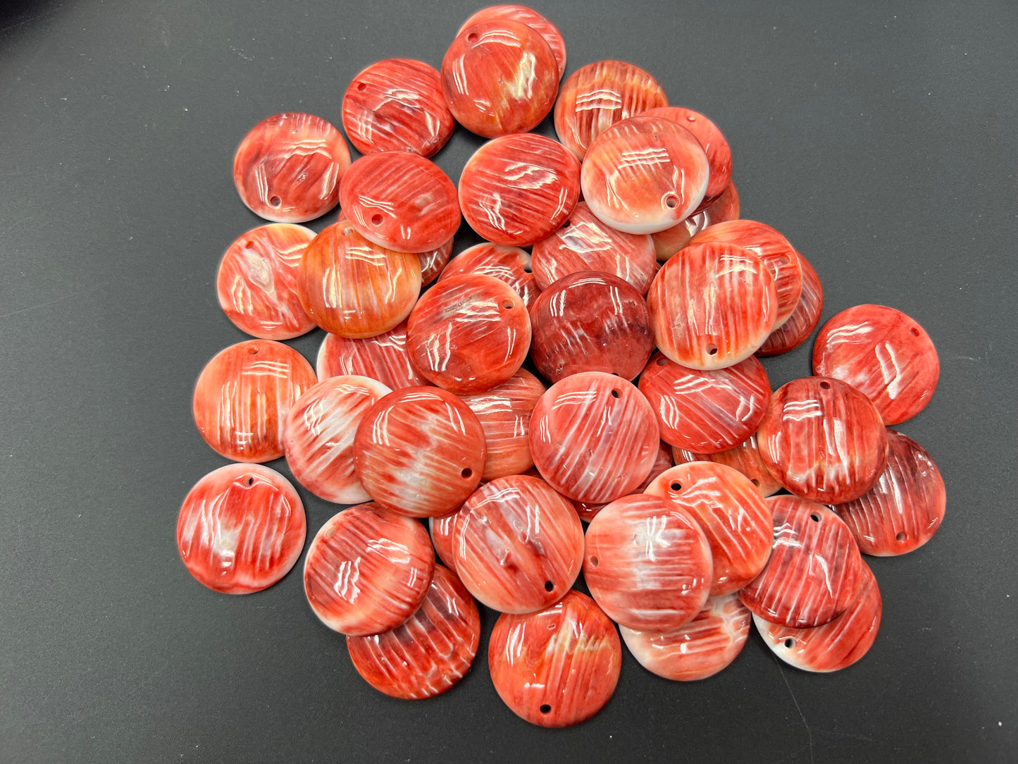 Spiny Oyster Round Pendant 25mm