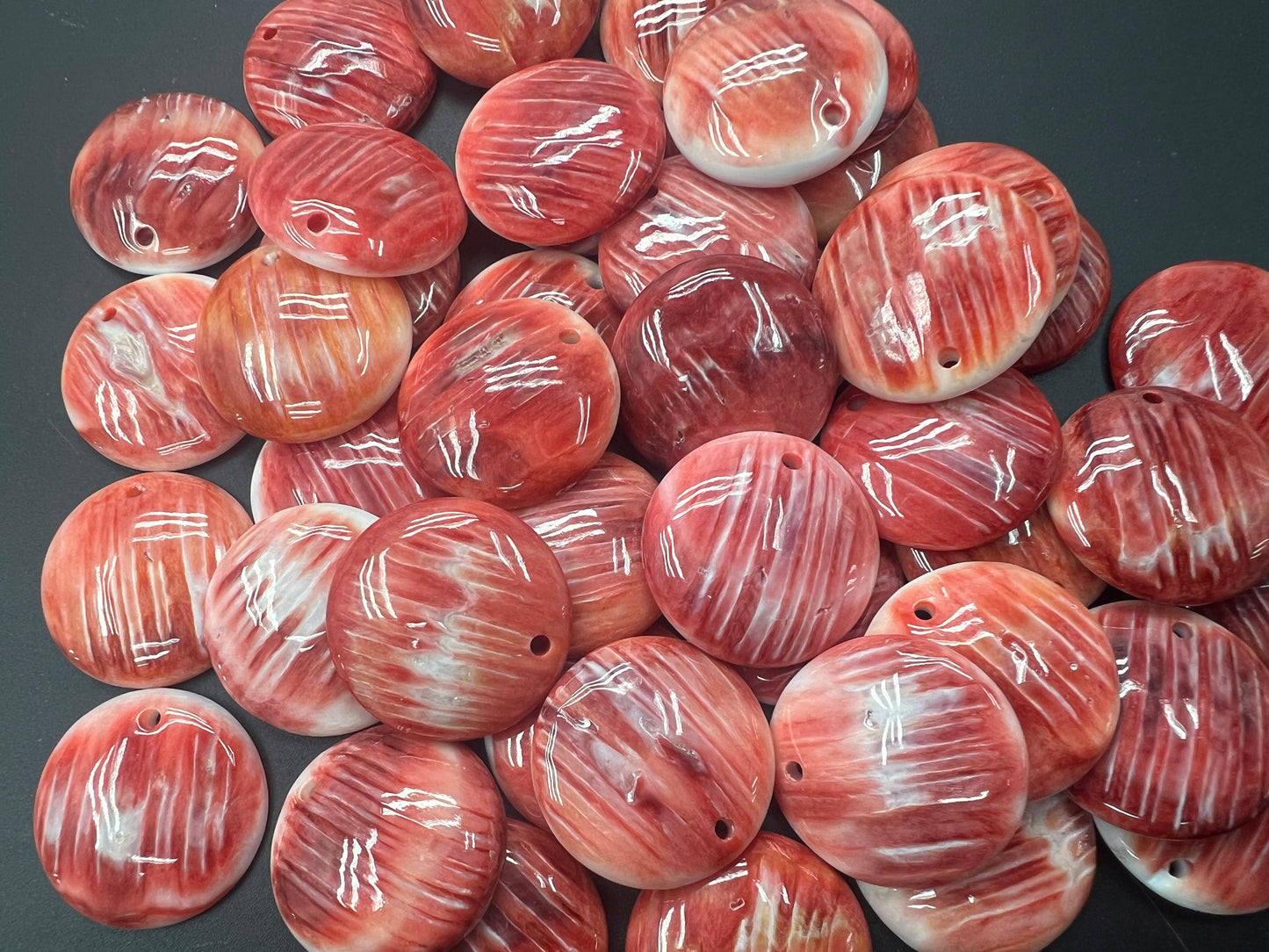 Spiny Oyster Round Pendant 25mm