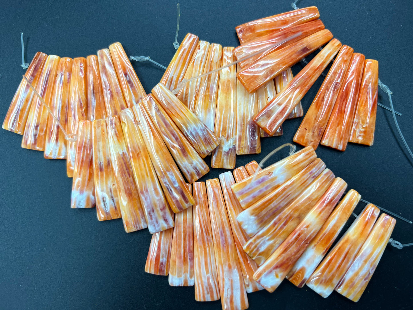 (Red/Orange) Spiny Oyster Side-drilled Long Chips Graduated