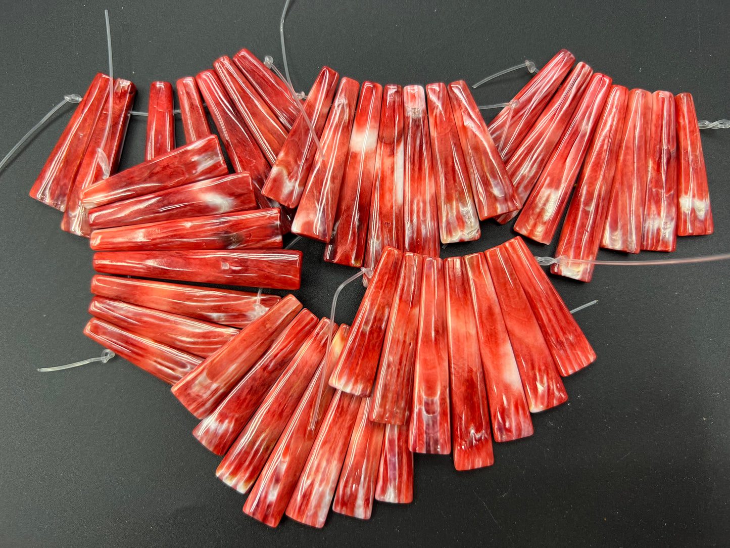 (Red/Orange) Spiny Oyster Side-drilled Long Chips Graduated