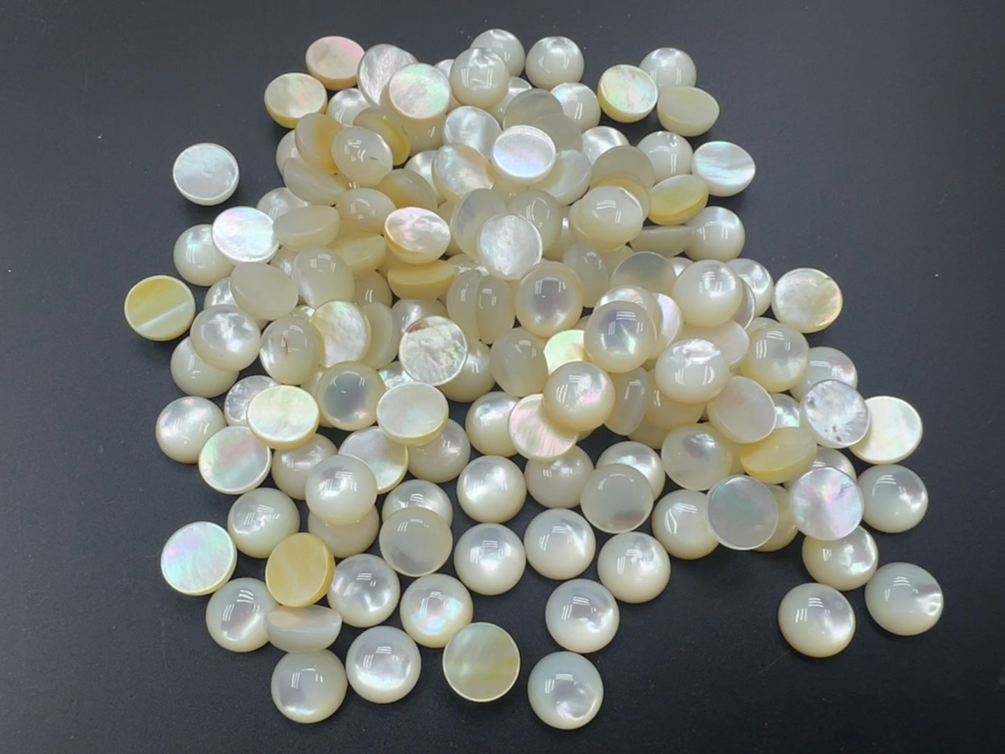 White Mother Of Pearl Round Cab 10mm