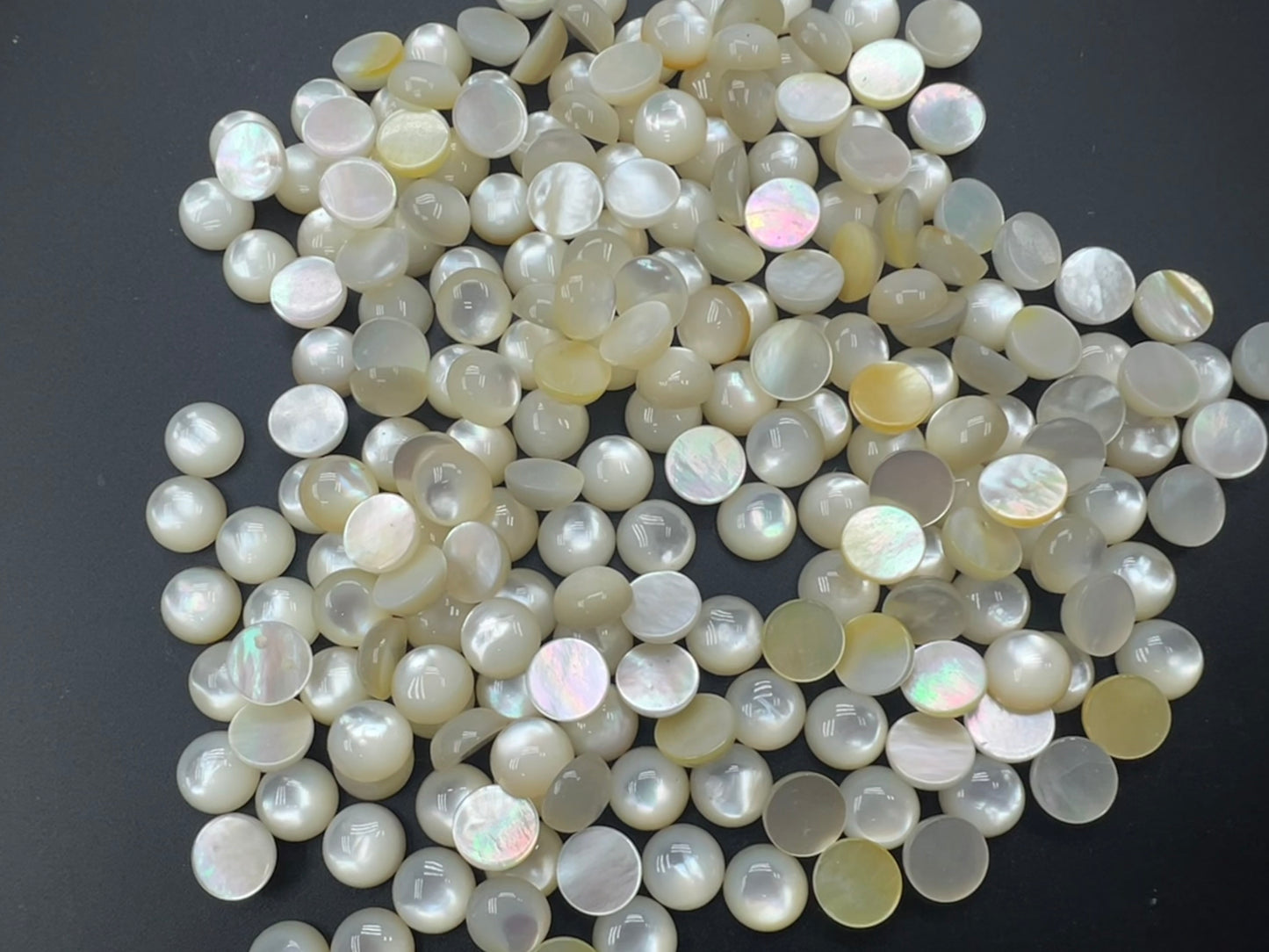 White Mother Of Pearl Round Cab 8mm