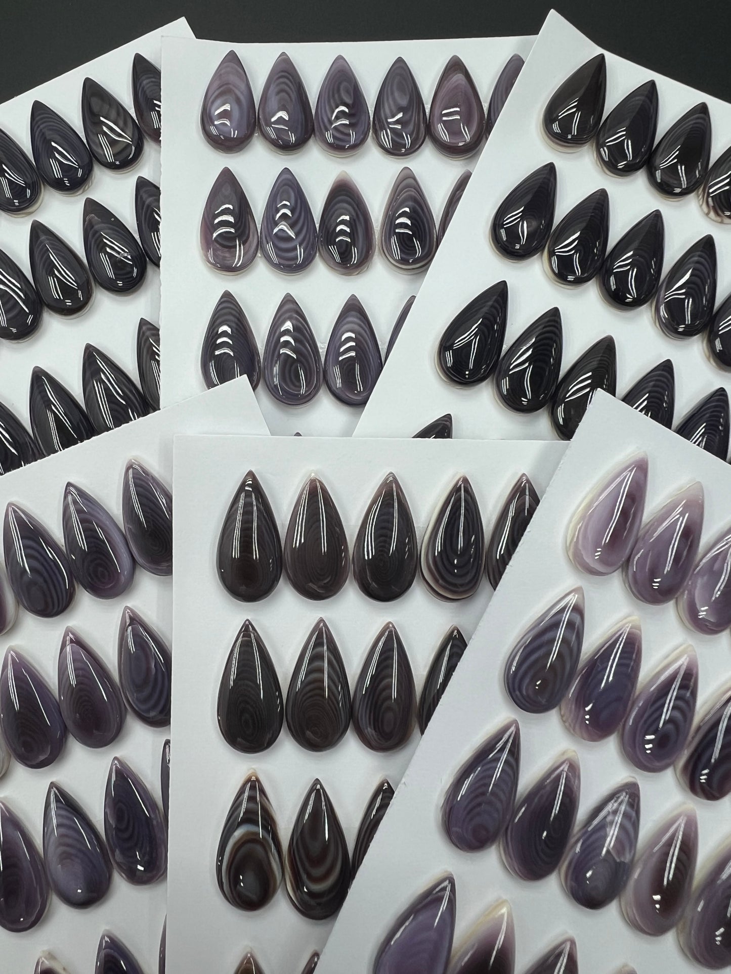 Natural Wampum Teardrop Cab 8x16mm - 10x20mm